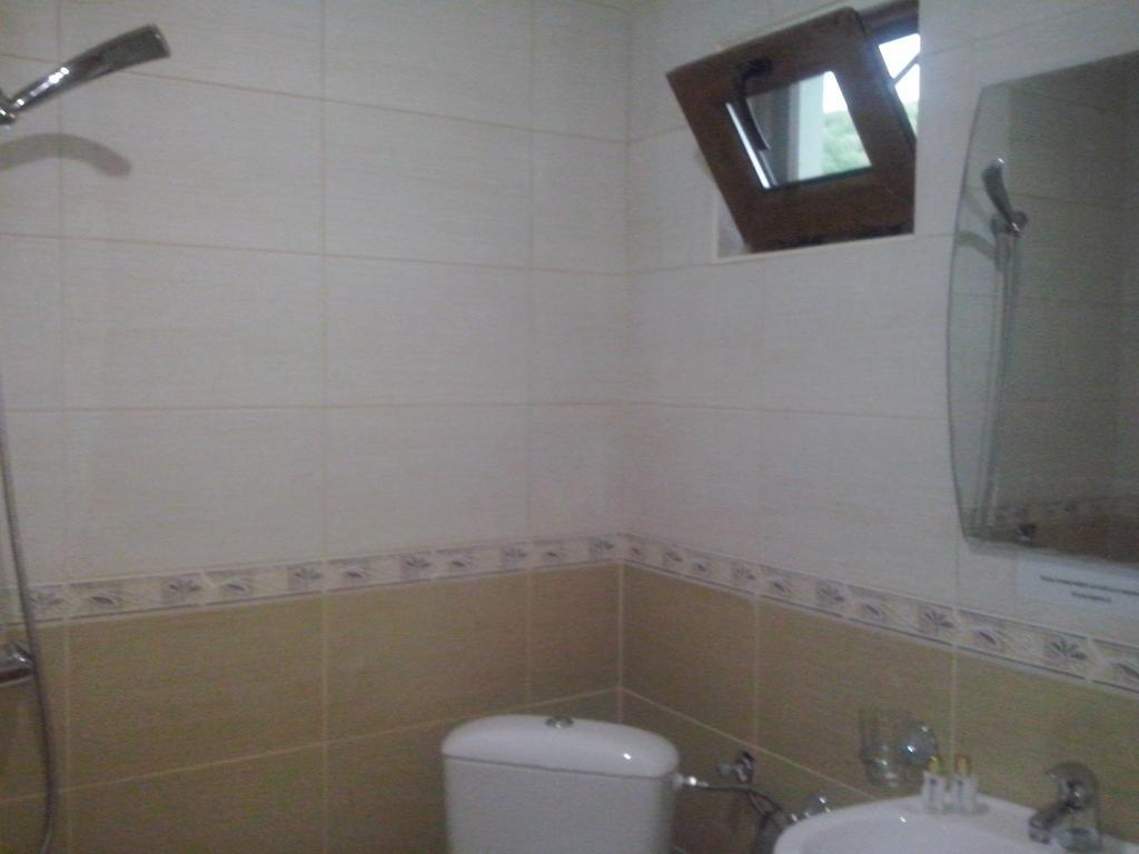 Guest House Friends Emen Habitación foto