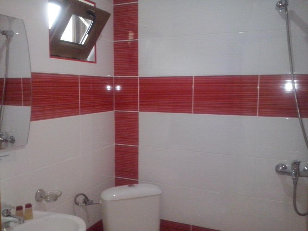 Guest House Friends Emen Habitación foto