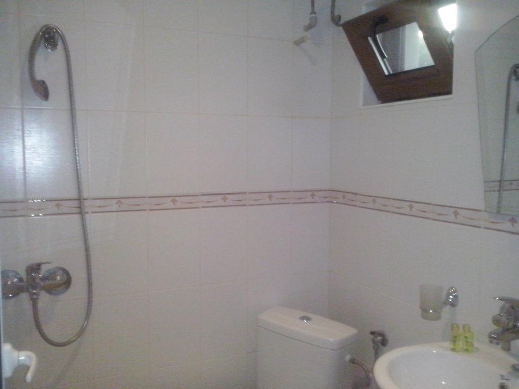 Guest House Friends Emen Habitación foto