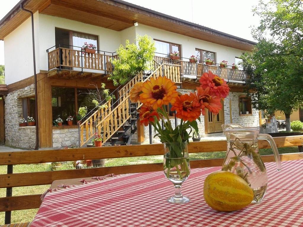 Guest House Friends Emen Exterior foto