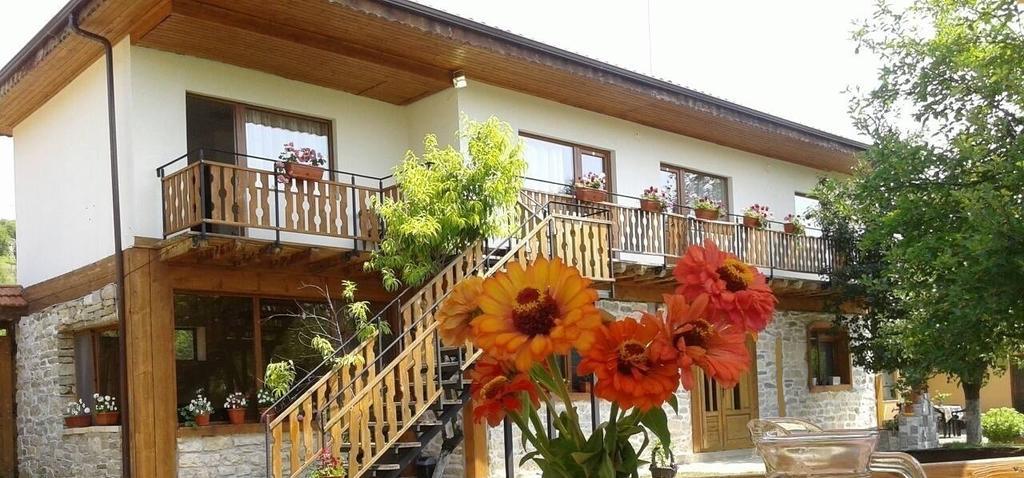 Guest House Friends Emen Exterior foto