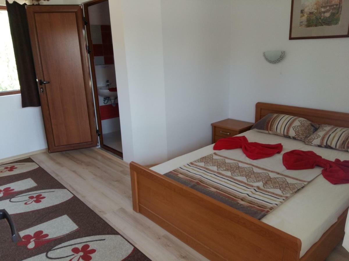 Guest House Friends Emen Exterior foto